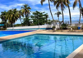 Seafrontapartment-sleeps4-pool-parking-garden - Image 3