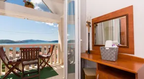 Voll ausgestattetes wunderschönes Apartment mit Garten, Pool und Terrasse | Wasserblick | Strand in der Nähe - Image 3