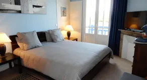 CAPRICES DE PLAGE lit King Size Balnéo Vue dégagée à Mers les Bains 300 m plage petit déjeuner servi en chambre en option - Image 2