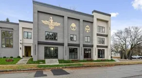 Summer at The Golden Goose including King Bed, Parking, Security and Laundry - Image 4