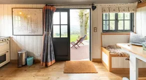 Tilbury Shepherd Huts & Holiday Cottages with Hot Tubs - Image 3