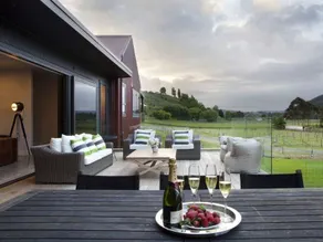 Kiwiesque - Luxury Vineyard Accommodation - Image 5