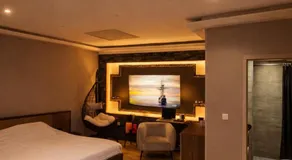 Tomorrowland Luxury Apartment - Image 2