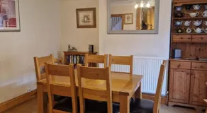 Hereford City - Goldcrest House - 4 Bedroom House With Parking, Located Very Close To City Centre & River Wye - Sleeps Up To 6 Guests - Hosted by RENTMYHOUSE - Image 4