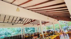 Elephant Bath Hotel - Image 4