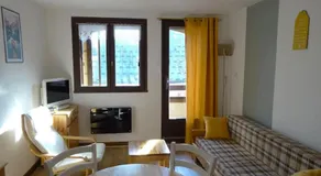 Appartement au cœur du village avec parking privé - Image 2
