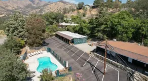 The Belle Sequoia Motel RM9 - Image 5