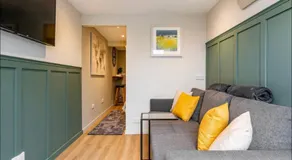 The Hideaway by the sea - free parking - Image 4