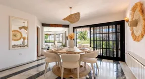 Sunlit 3 BDRM Coastal Villa w Pool and Sea View - Image 2