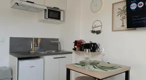 CitizenHouse Anzin - 4 Studios - 15 à 36m2 - Jardin - Terrasse - Accès autonome - WiFi - Netflix - Image 5