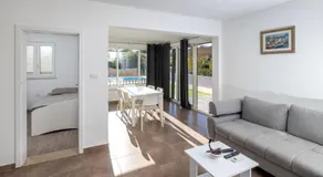 Nane Garden house with heated pool - Image 2