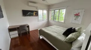 Hill top 2-bedroom home with charming view - Image 4