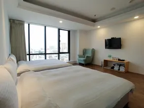 First Plaza Hotel - Image 3
