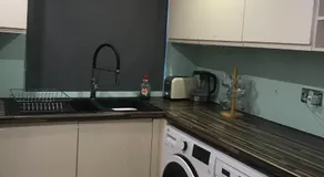 Central 2 Bed 2 Bathrooms Ground Floor Apartment with Parking - Image 3