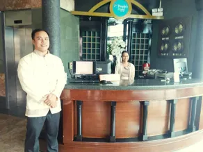 People's Hotel - Image 4