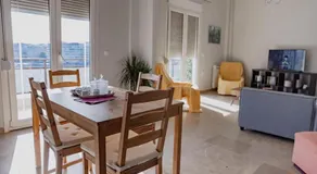 Debbie's διαμέρισμα δίπλα στο νερό ! - Image 2