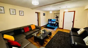 THROSTLES NEST APARTMENTS - Image 2