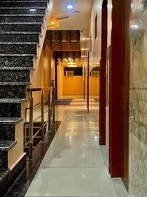 Hotel Moon - Image 2