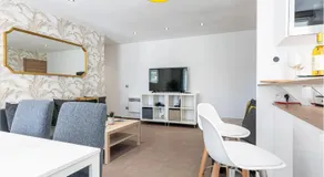 CASA REINE JEANNE- ideal groups & family -CENTRAL near train station - PARKING - New&CONFORT-AC - Image 4