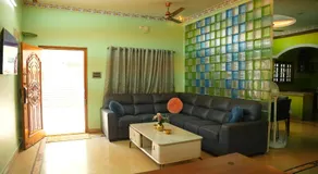 The HR STAY INN TIRUPATI - LUXURY HOMESTAY - NEAR ALIPIRI BUS STAND AND KAPILATEERTHAM - 24 HRS HOT WATER-150 MBPS SPEED FREE WIFI & ALL OTT APPS - Image 2