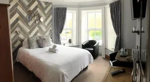 Alpine Lodge Guest House - Image 2