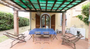Villa vicino al mare con giardino e parcheggio - Image 4