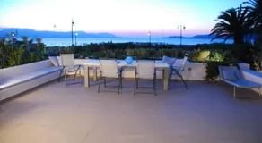Beach Front Villa in Loutraki - Image 4