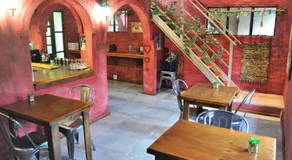 Flamboyant Guesthouse - Image 5