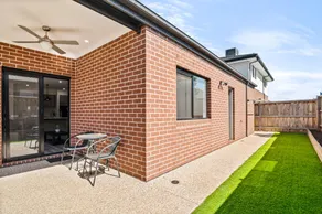 Spacious 4-Bed Home with Private Outdoor Area - Image 5