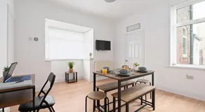 Stylish 3-Bed Home, Free Double Parking, Near Seafront - Image 5