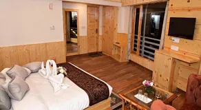 4Everstay By Vivaaan Bliss Most Premium Rooms With Balcony And Mountain Views With Free Parking & Wifi !!! Top Rated And Best Selling Hotel In Manali - Image 2