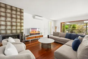 Elegant 3-bed Home With Games Room - Image 2