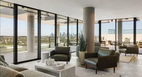 Free parking - trackside apartment with pool, gym - Image 3
