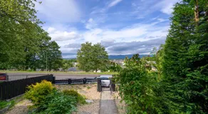 Stylish Stirling home with stunning views - Image 3