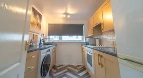 East Kilbride 1BHK Apartment with free parking - Image 3