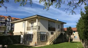 Casa con Jardín con 2 alojamientos, con jardines no compartidos y aparcamiento privado - Image 5