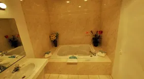 Riviera Resort & Suites - Image 4