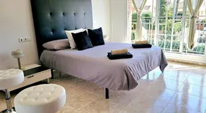 Casa con piscina en costa Barcelona - Image 2