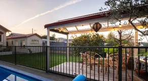 Seymour Sleeps, Deluxe- Apartment -Apartment mit 1 Schlafzimmer und Pool - Image 4