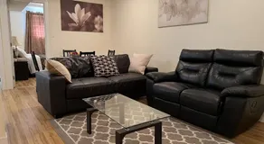 2 BD RM Casa moderna con entrada privada en un barrio tranquilo - Image 2