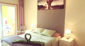 Vida Cotillo - No Stress Holidays - Image 2