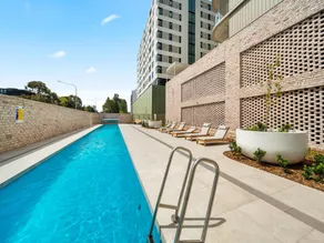 Bright 2-bed Apartment With Gym, BBQ & Pool Access - Image 5