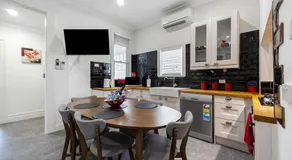 Stylish Home 5min drive to Sovereign Hill & Lake Wendouree - Image 5
