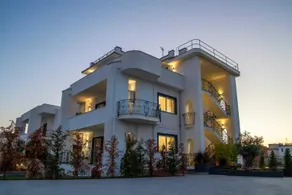 Viroga Suite Apartments - Image 5