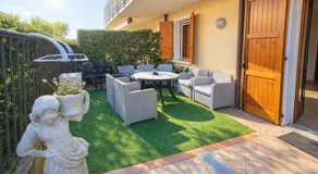 Lake Garda Apartment with Pool, Private Garden & Parking - Image 4