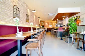 Kings Cross Inn Hotel - Image 2