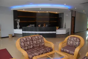 Queen Hotel - Image 2