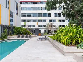 Chic 1-Bed with Parking, Infinity Pool and Gym - Image 3