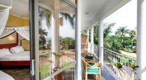 2 Friends Beach Hotel - Image 2
