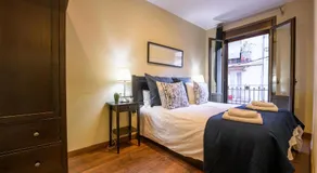 Confortable et rénové 2BR | Au coeur de BCN | 20m Ramblas Distance de marche Parking - Image 2